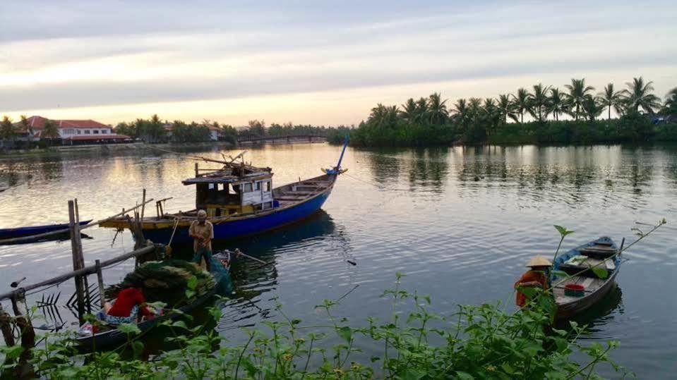 Lakeside Homestay Хойан Экстерьер фото