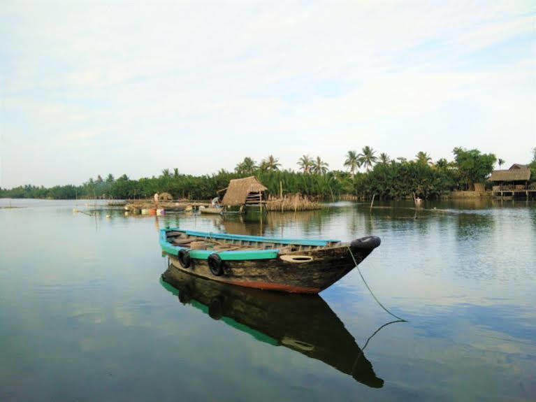 Lakeside Homestay Хойан Экстерьер фото